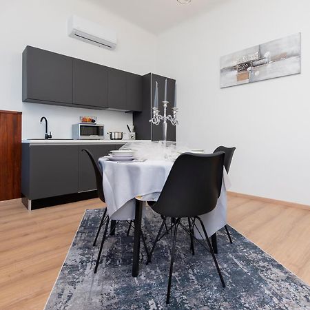 Apartment Rubi Ровин Екстериор снимка