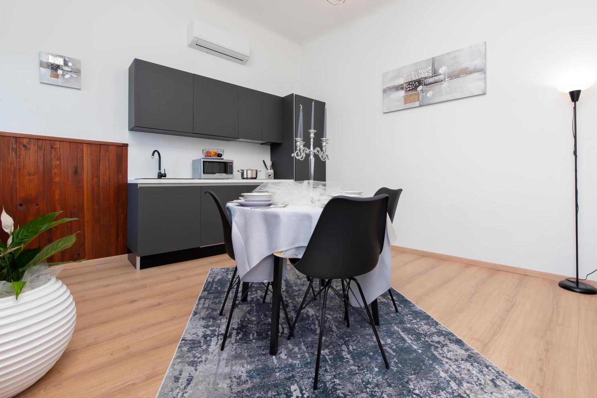 Apartment Rubi Ровин Екстериор снимка