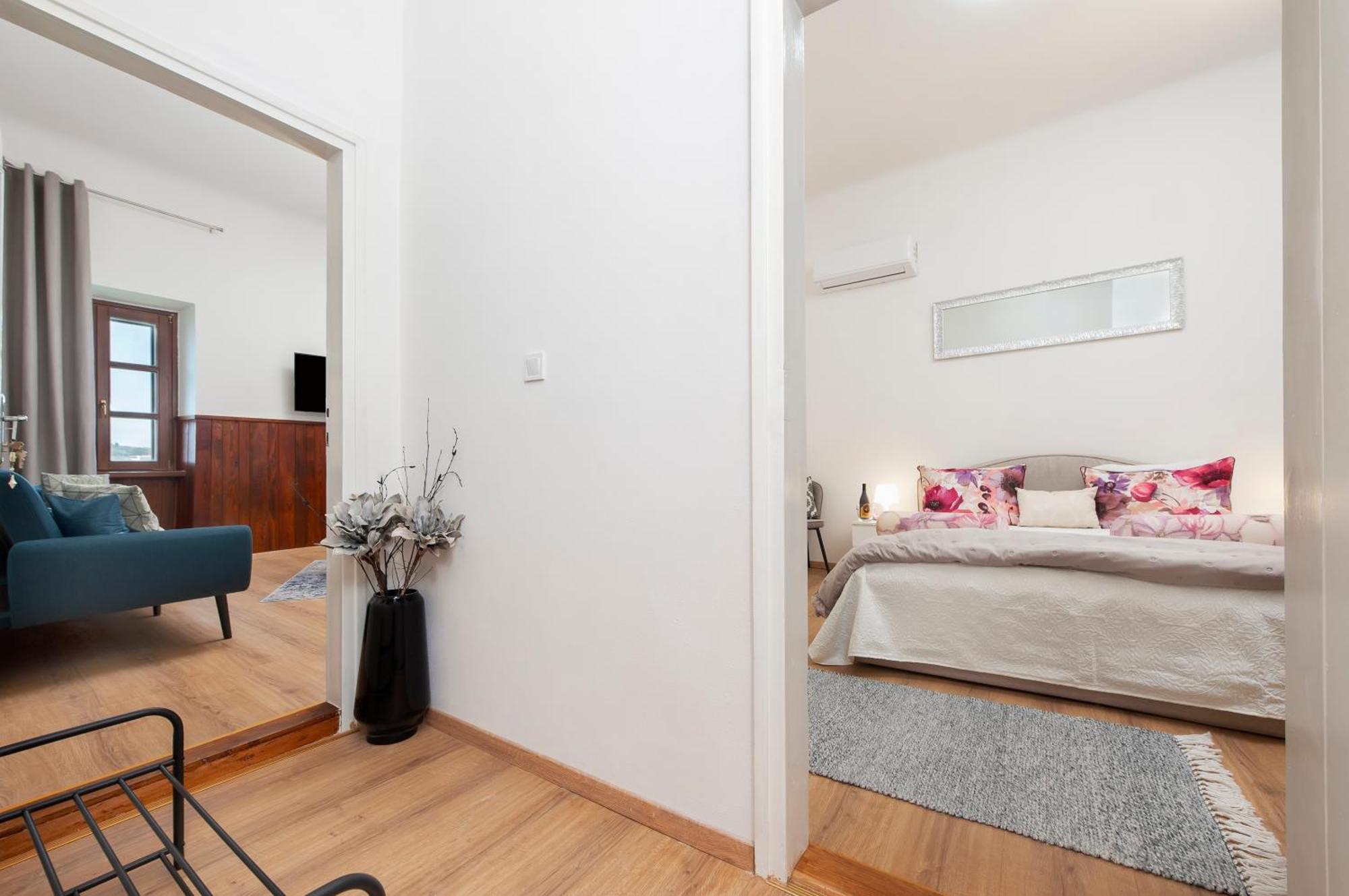 Apartment Rubi Ровин Екстериор снимка